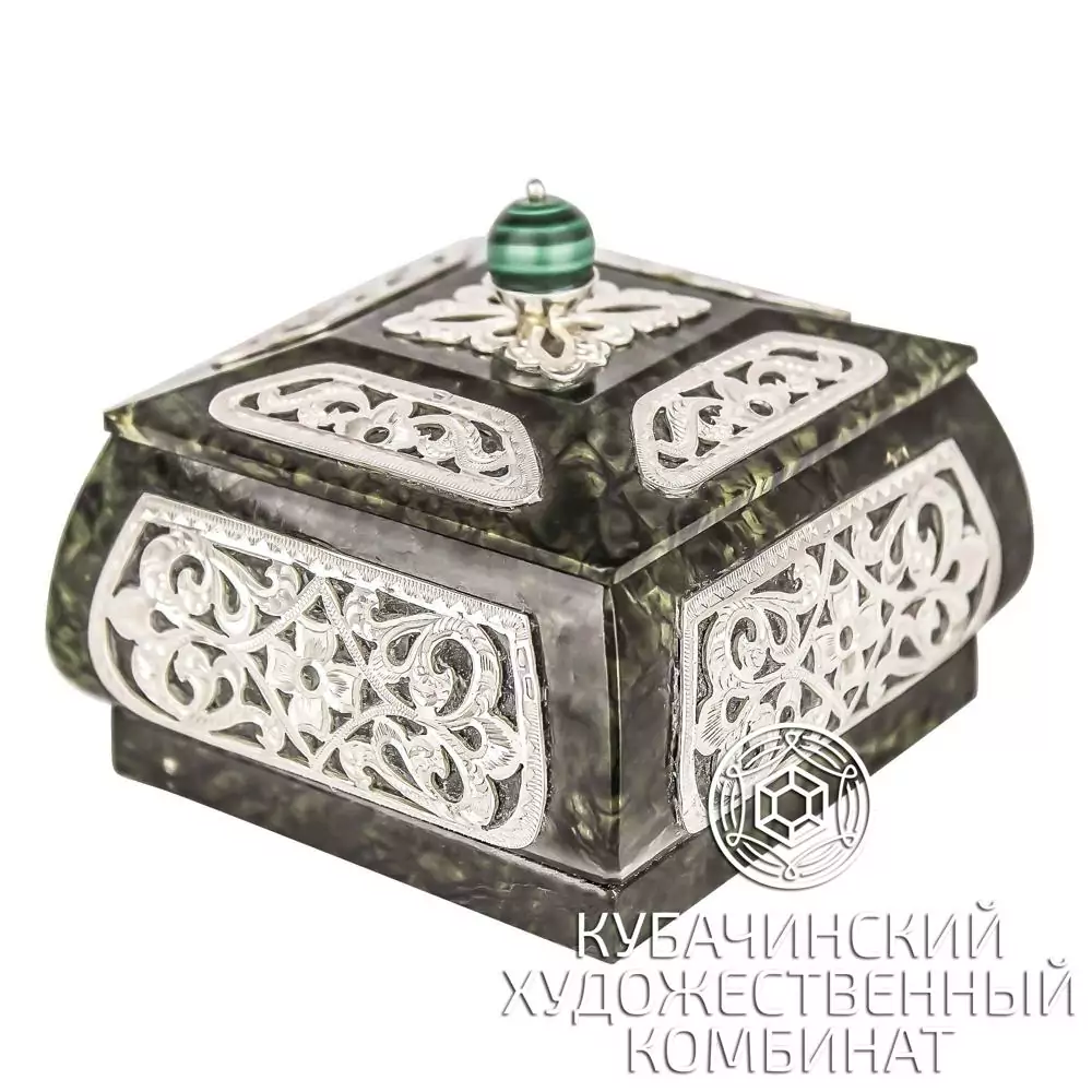 Шкатулка из оникса с инкрустацией серебра