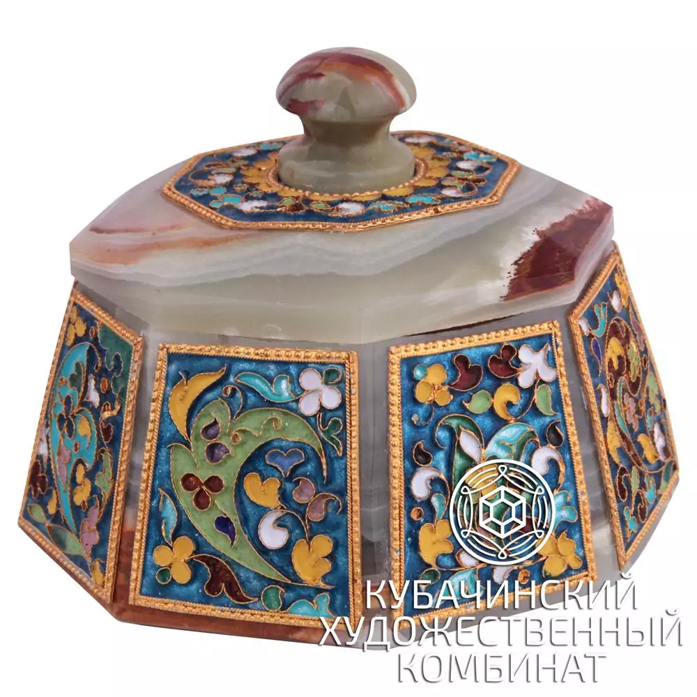 Шкатулка с эмалью