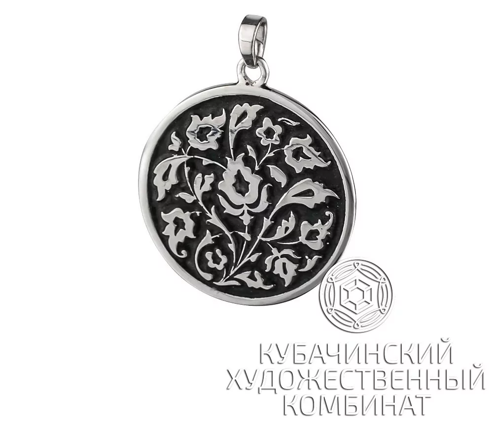 Почему чернеет серебро на теле
