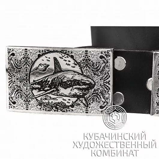 Ремень с серебряной пряжкой 
