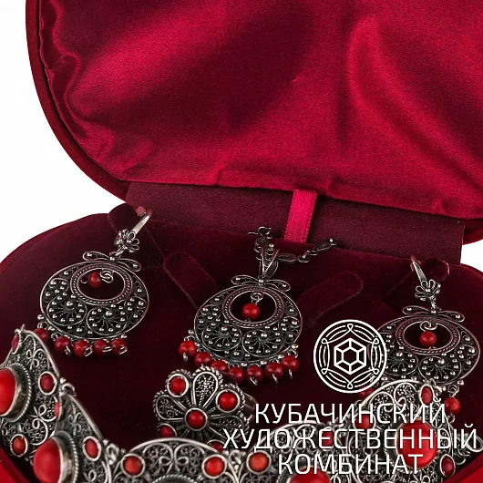 Комплект украшений из серебра