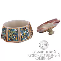 Шкатулка с эмалью