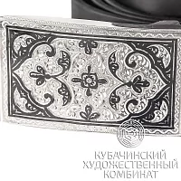 Ремень с серебряной пряжкой