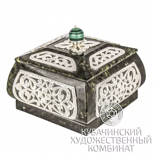Шкатулка из оникса с инкрустацией серебра