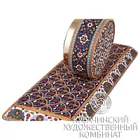 Часы на подставке с эмалью