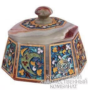 Шкатулка с эмалью