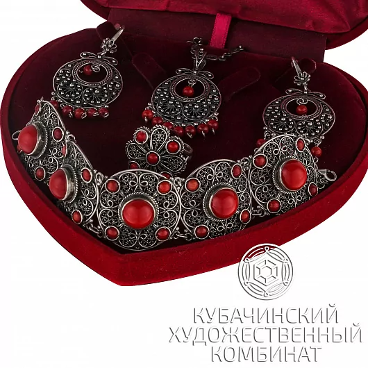 Комплект украшений из серебра