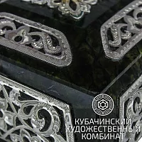 Шкатулка из оникса с инкрустацией серебра