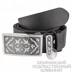 Ремень с серебряной пряжкой