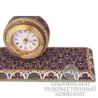 Часы на подставке с эмалью